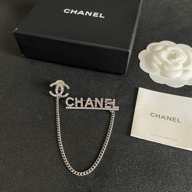 Chanel Brooch 04yxs35