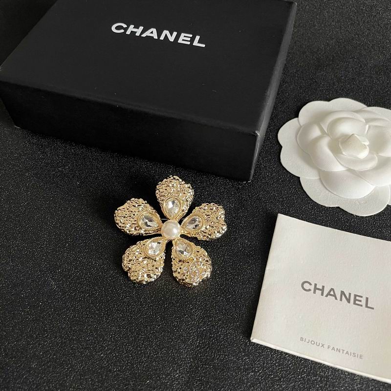 Chanel Brooch 04yxs371
