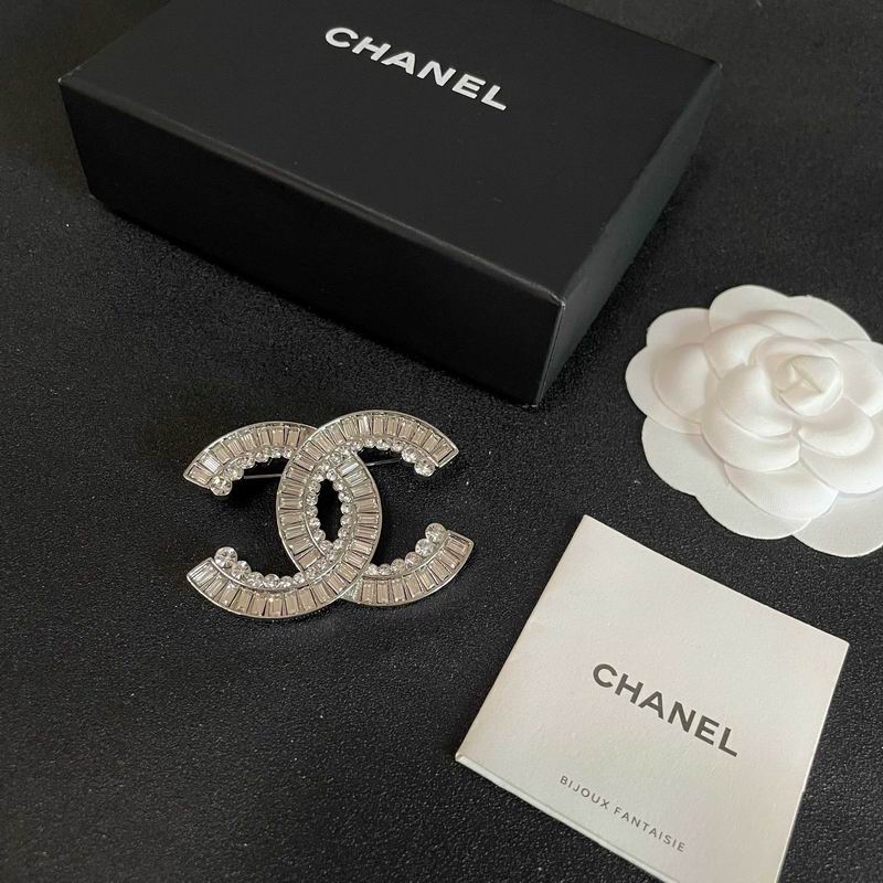 Chanel Brooch 04yxs374