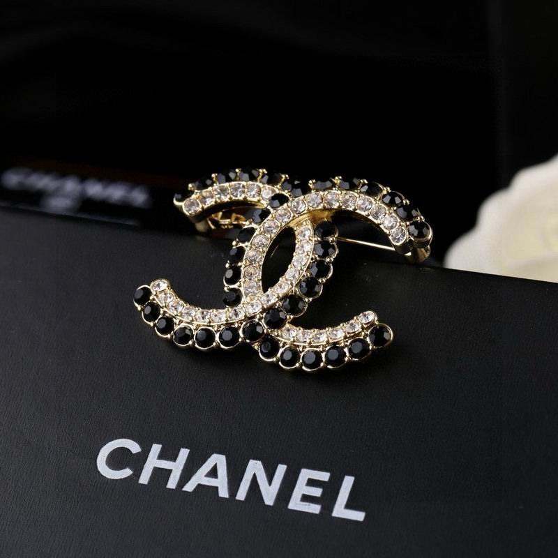 Chanel Brooch 04yxs383