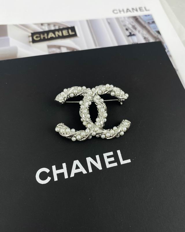 Chanel Brooch 04yxs392