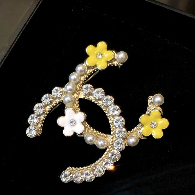 Chanel Brooch 04yxs393