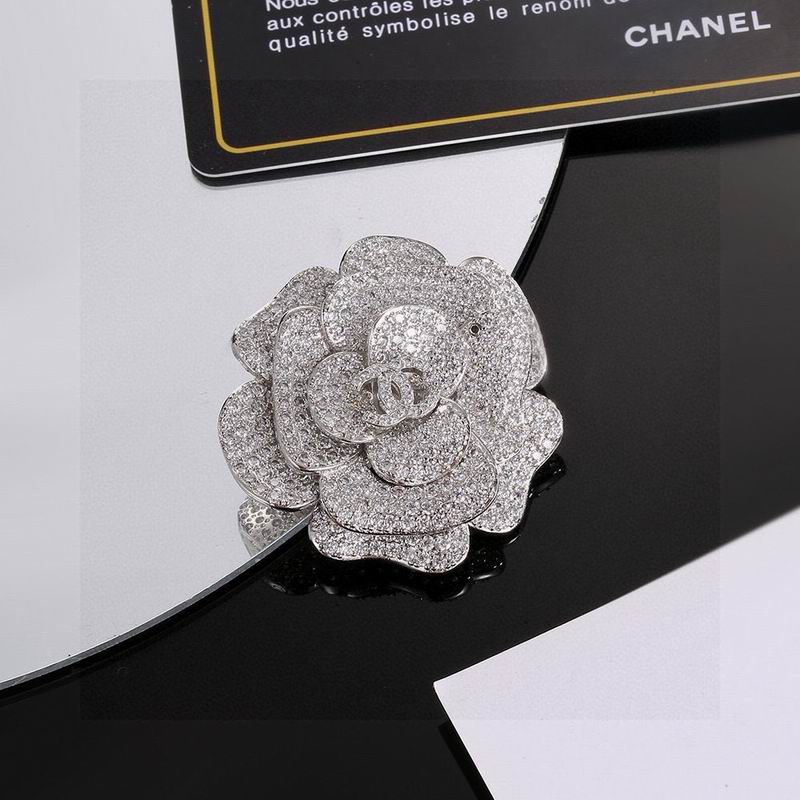 Chanel Brooch 04yxs42