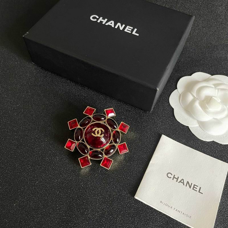 Chanel Brooch 04yxs45
