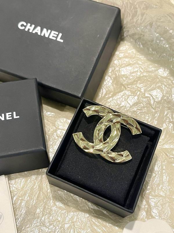 Chanel Brooch 04yxs49