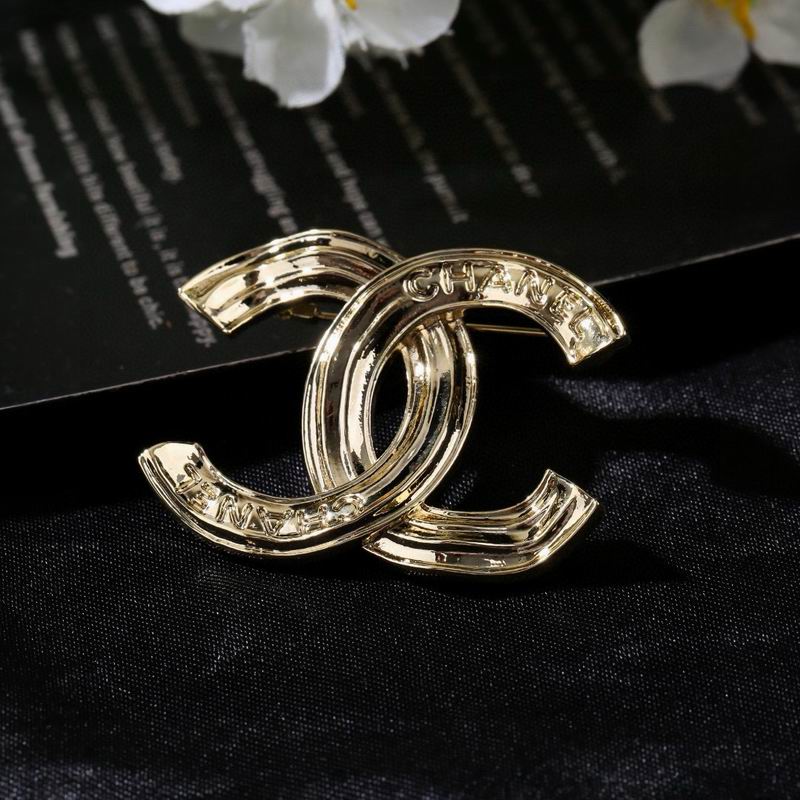Chanel Brooch 04yxs53