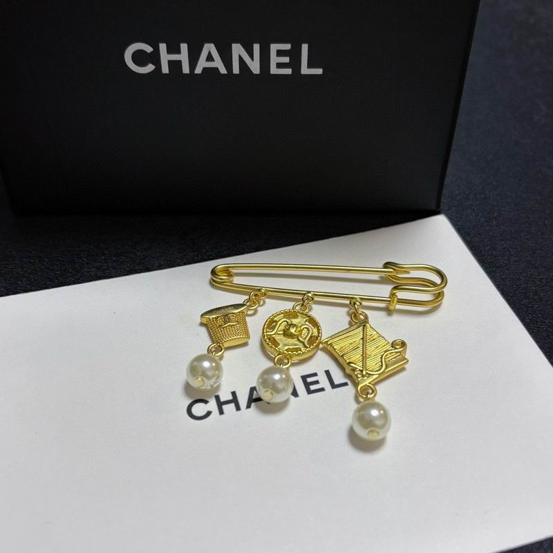 Chanel Brooch 04yxs64
