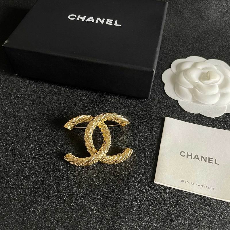 Chanel Brooch 04yxs68