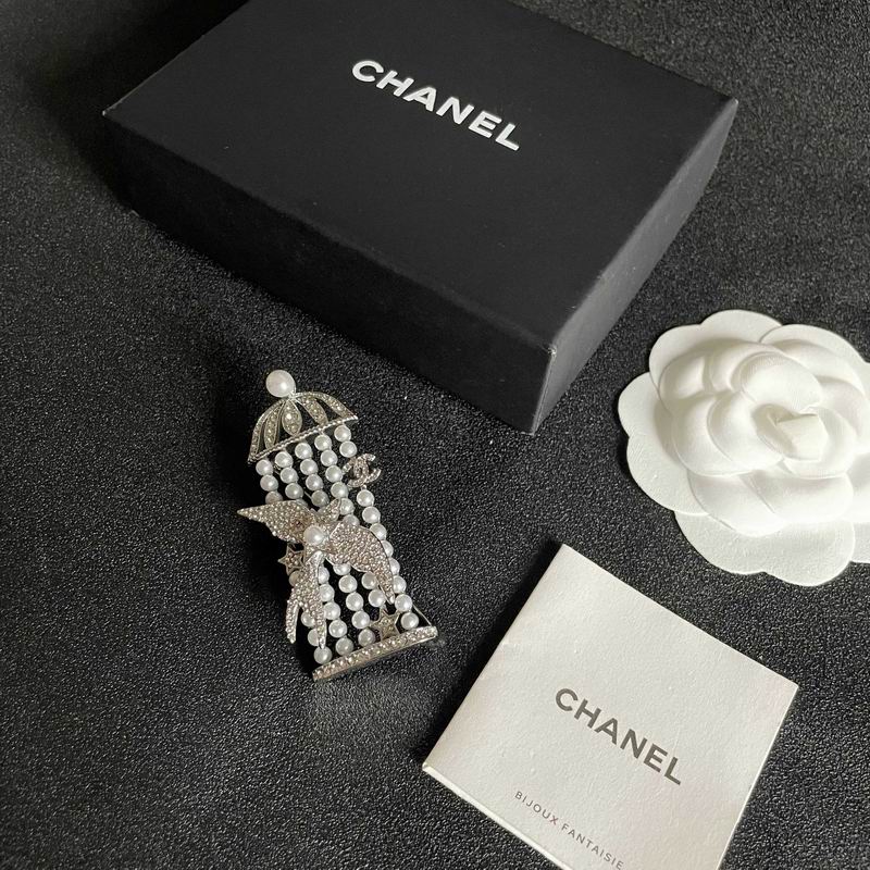 Chanel Brooch 04yxs82