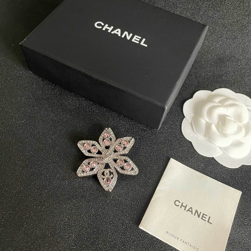 Chanel Brooch 04yxs83