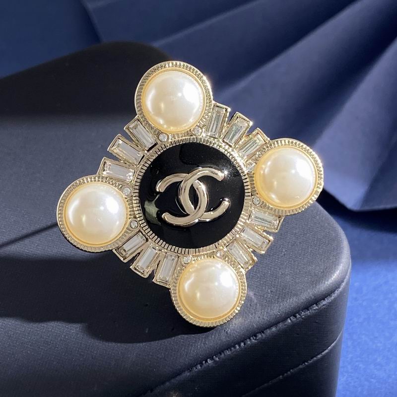Chanel Brooch 04yxs92