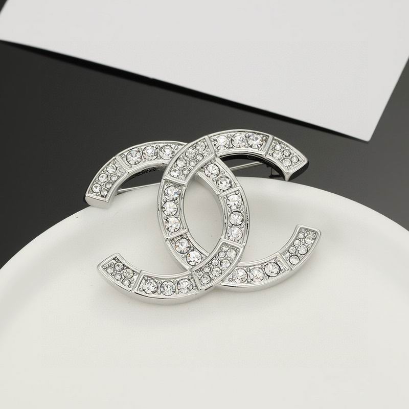 Chanel Brooch 05yxh26