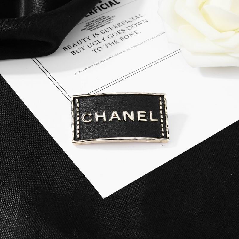 Chanel Brooch 08yxq25