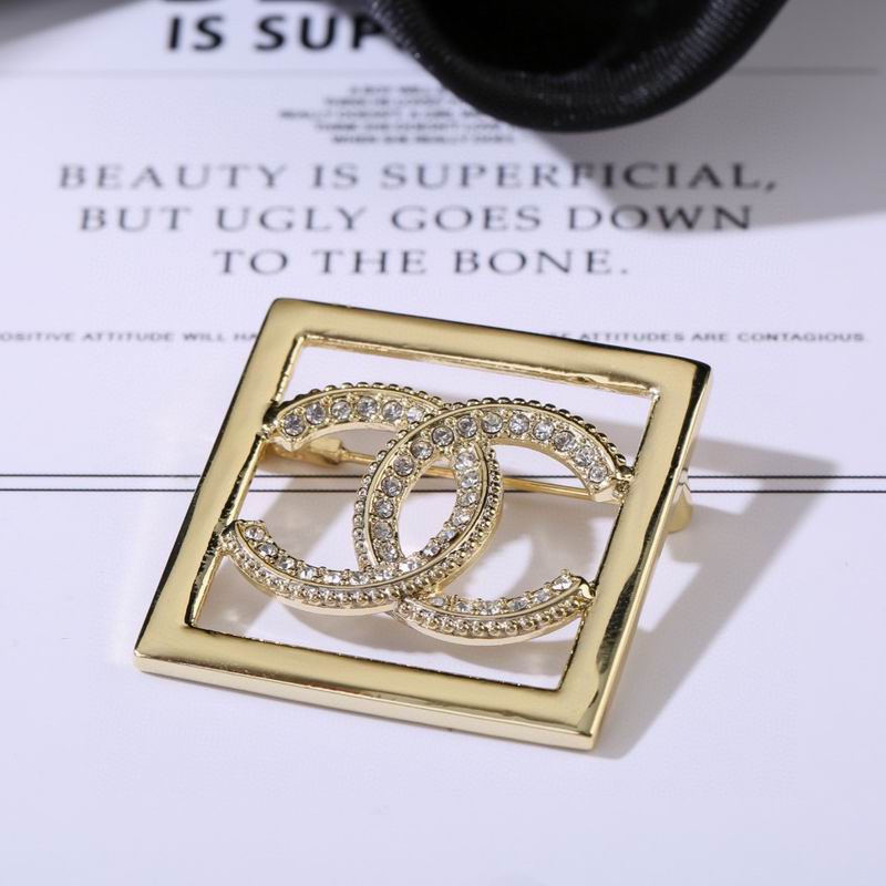 Chanel Brooch 08yxq28