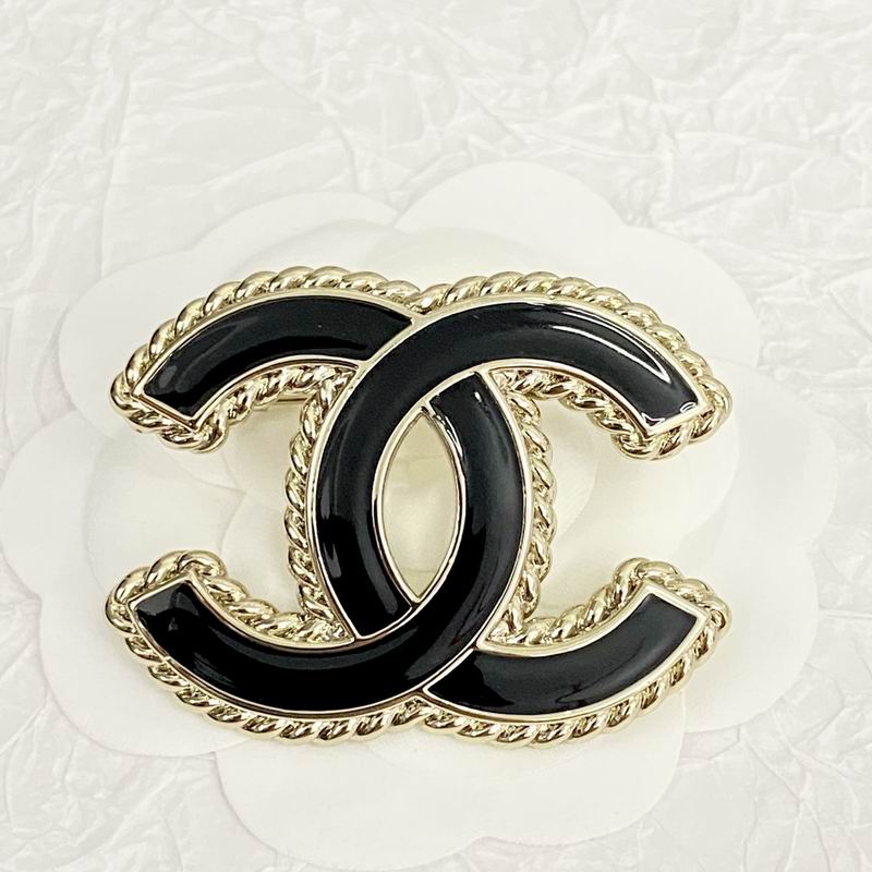 Chanel Brooch 08yxq32