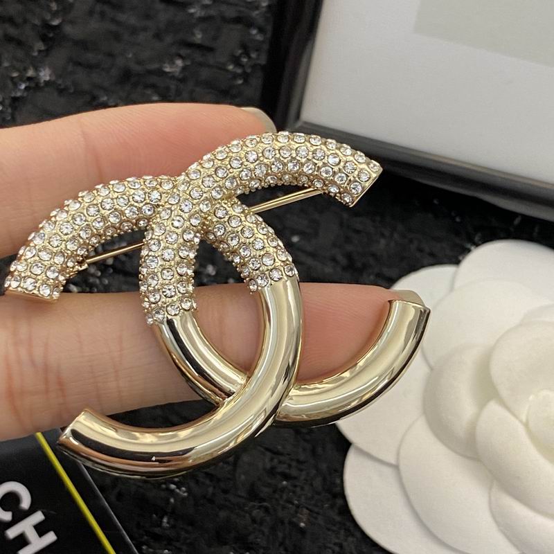 Chanel Brooch 09yxq05