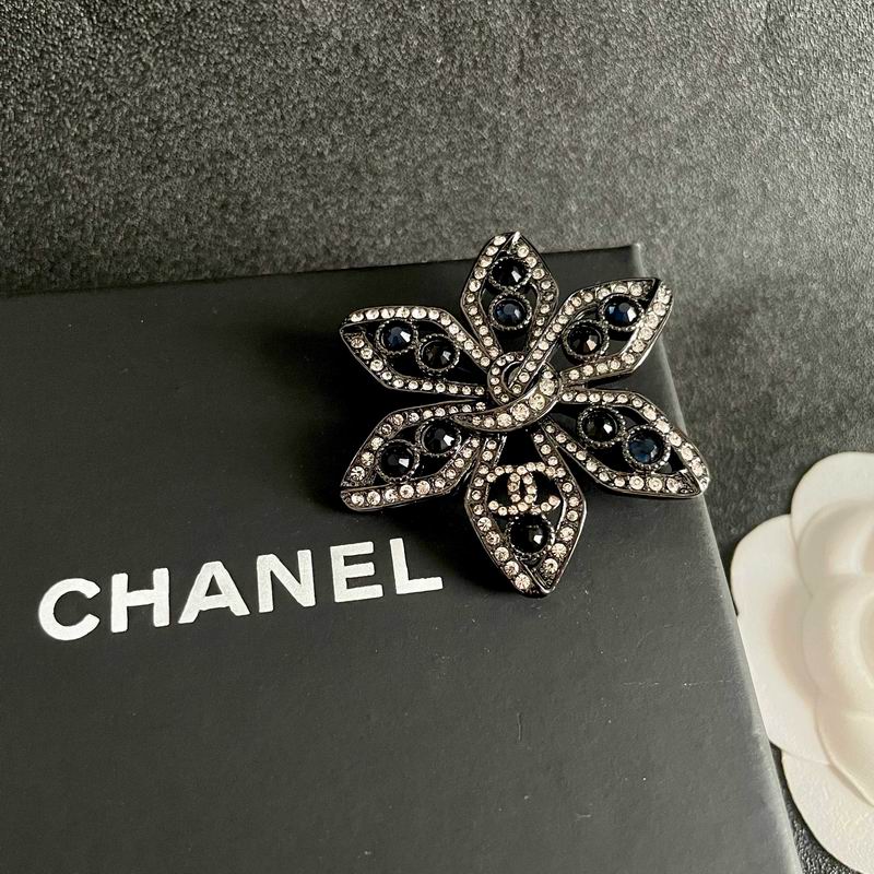 Chanel Brooch 10yxx07