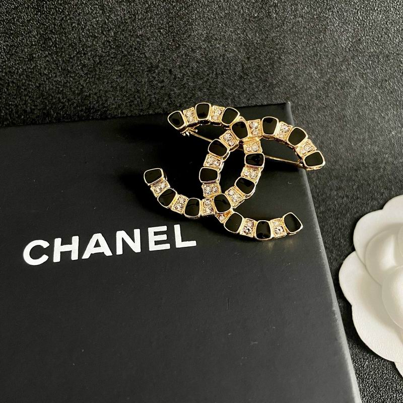 Chanel Brooch 10yxx100