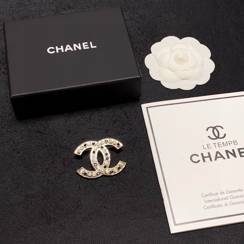 Chanel Brooch 10yxx15