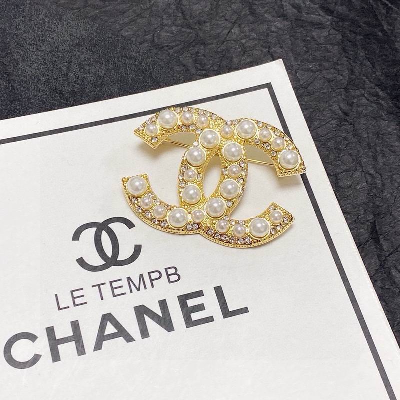 Chanel Brooch 10yxx25