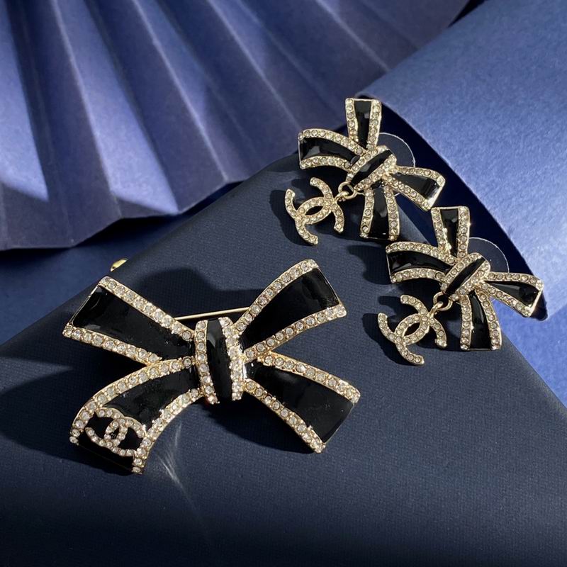 Chanel Brooch 10yxx29