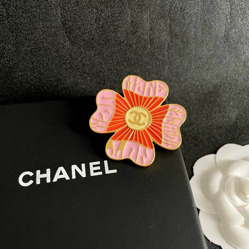Chanel Brooch 10yxx39