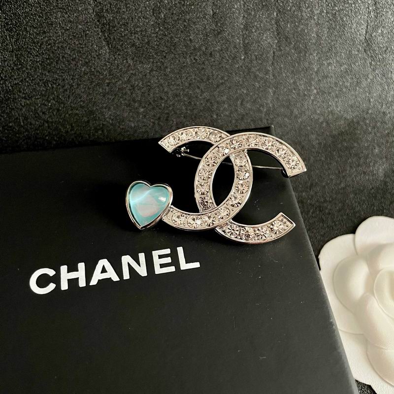Chanel Brooch 10yxx40