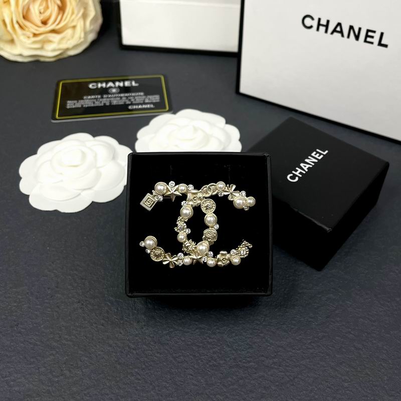 Chanel Brooch 10yxx48