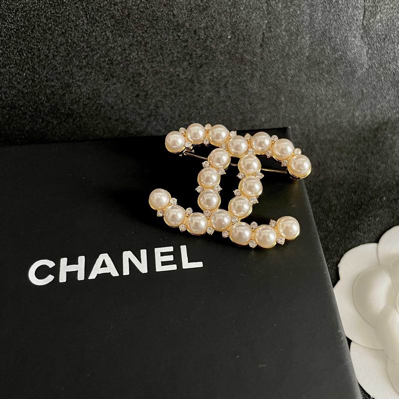 Chanel Brooch 10yxx49