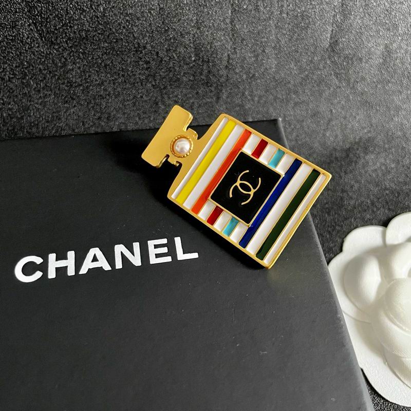 Chanel Brooch 10yxx60