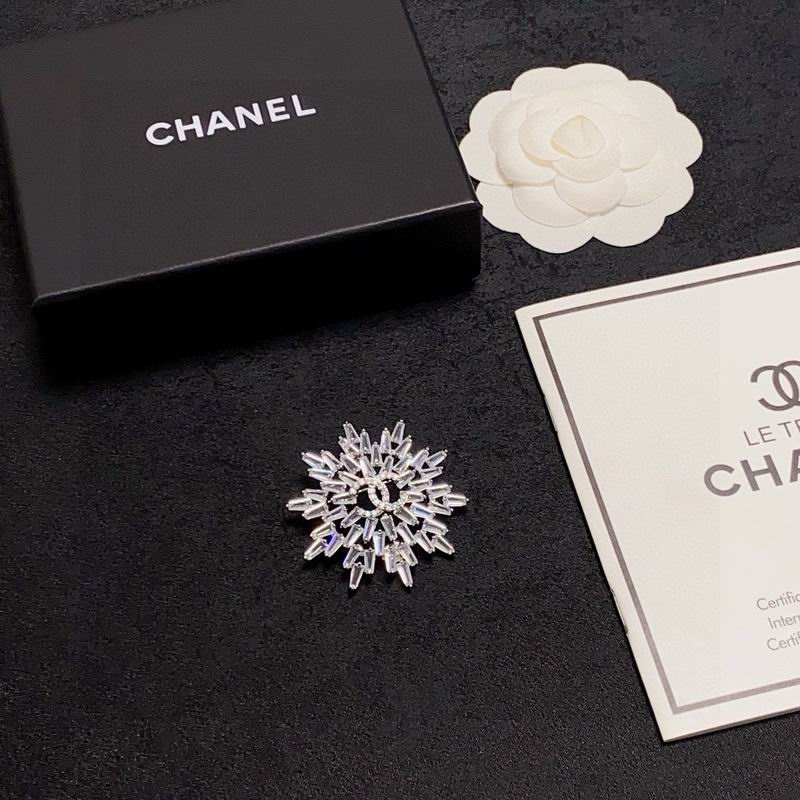 Chanel Brooch 10yxx62