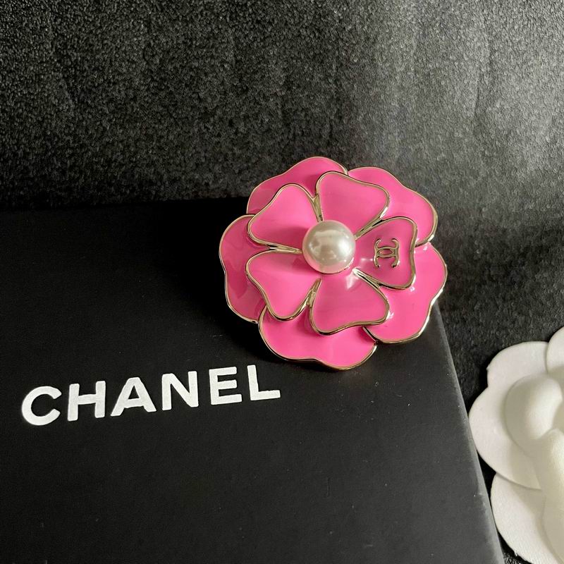 Chanel Brooch 10yxx65