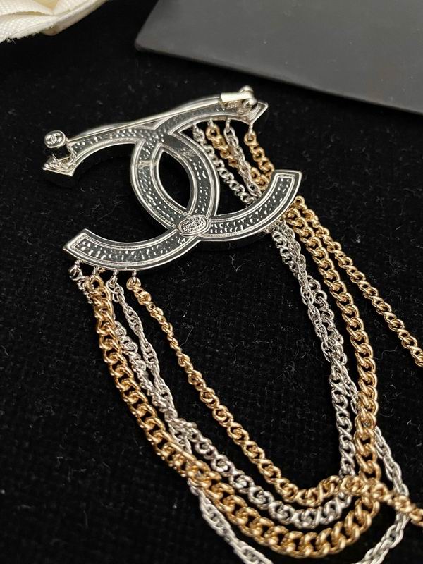Chanel Brooch 10yxx77