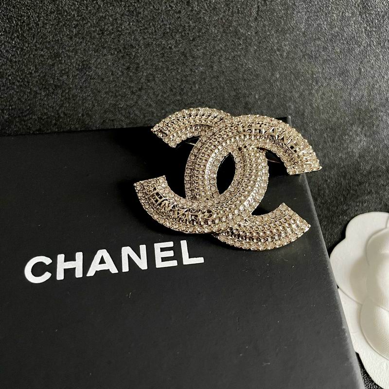 Chanel Brooch 10yxx84