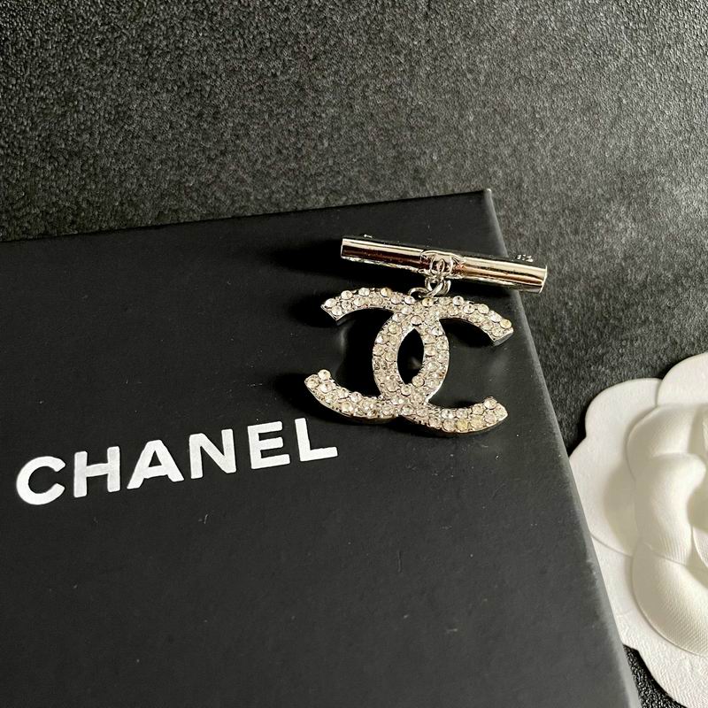 Chanel Brooch 10yxx85