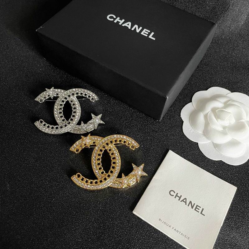 Chanel Brooch 10yxx87