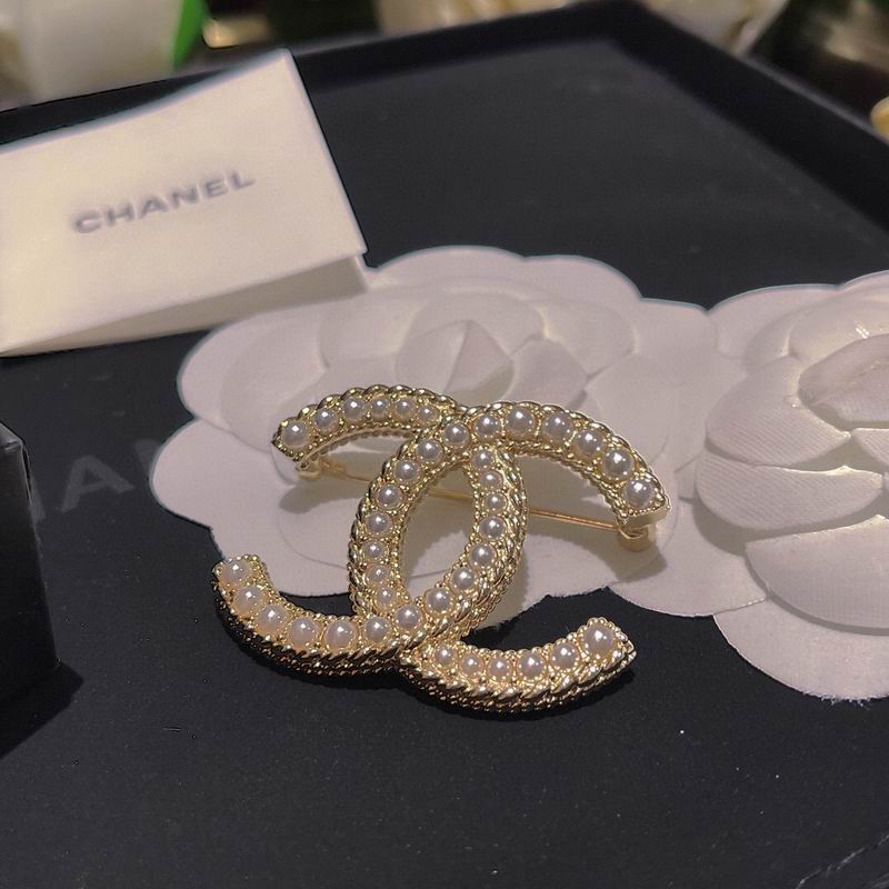 Chanel Brooch 10yxx91