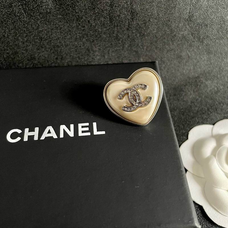 Chanel Brooch 11yxx102