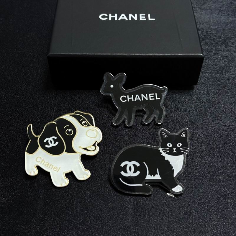 Chanel Brooch 11yxx130