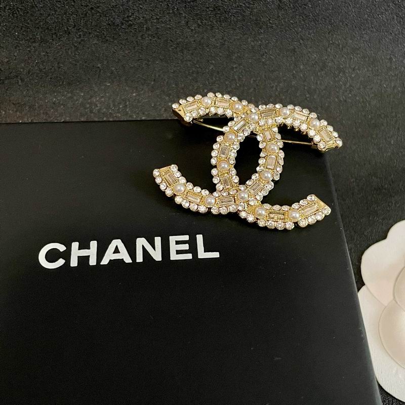 Chanel Brooch 11yxx134