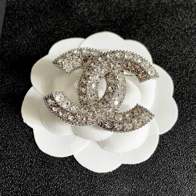 Chanel Brooch 11yxx138