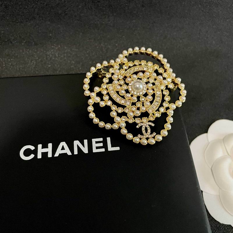 Chanel Brooch 11yxx140