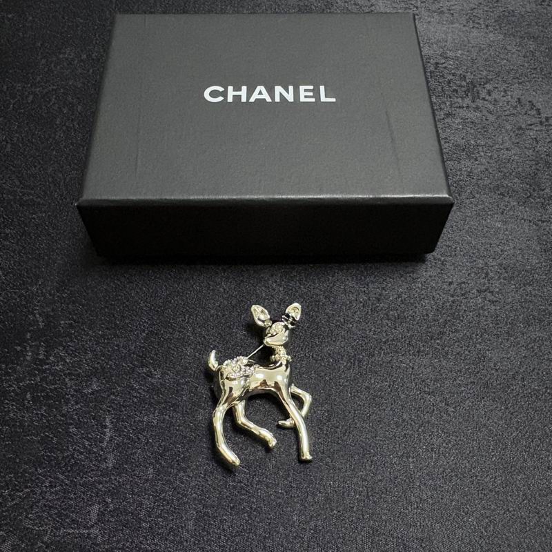 Chanel Brooch 11yxx143