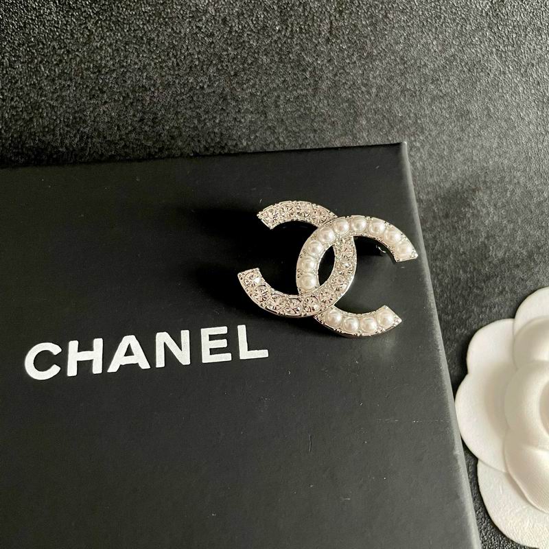 Chanel Brooch 11yxx145