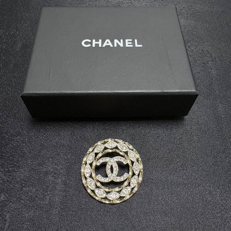 Chanel Brooch 11yxx146