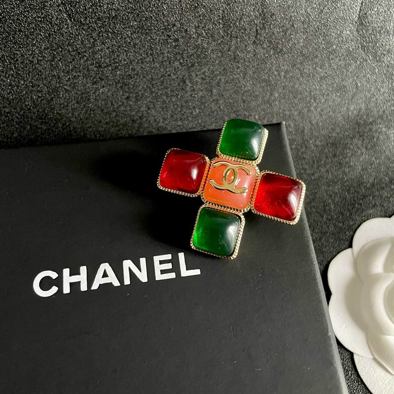 Chanel Brooch 11yxx154