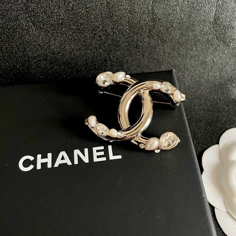 Chanel Brooch 11yxx159