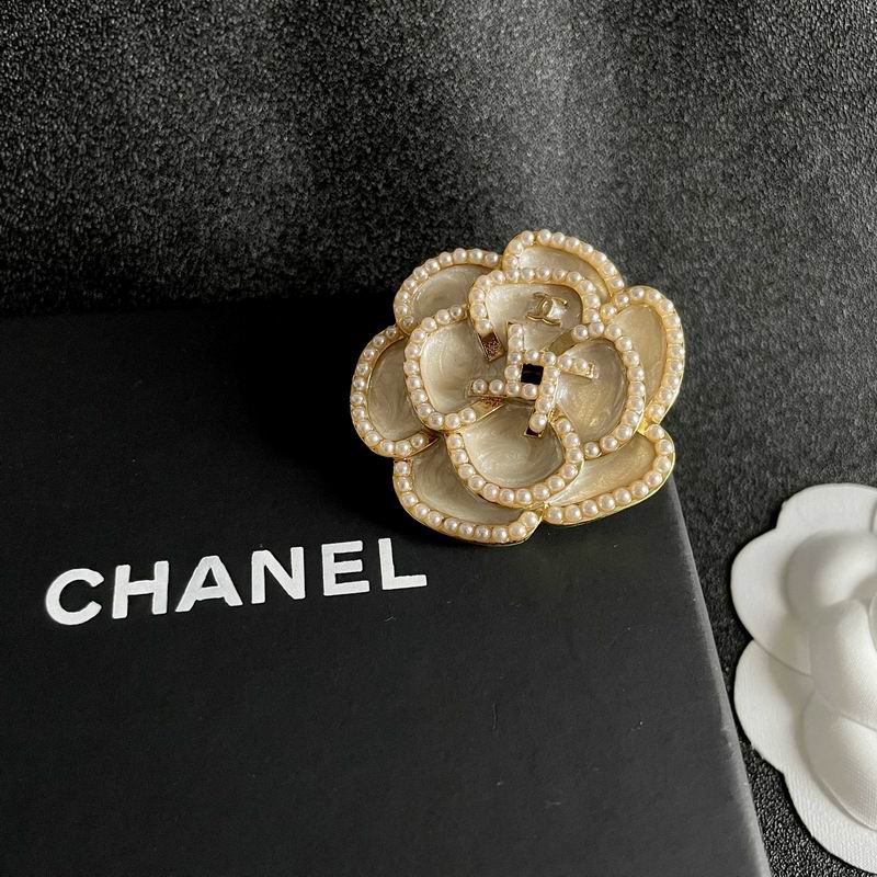 Chanel Brooch 11yxx174