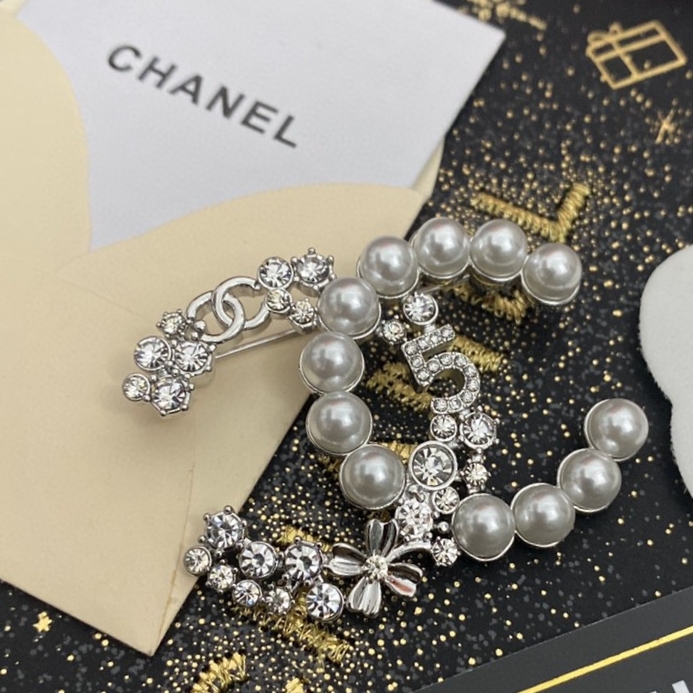 Chanel Brooch 11yxx179