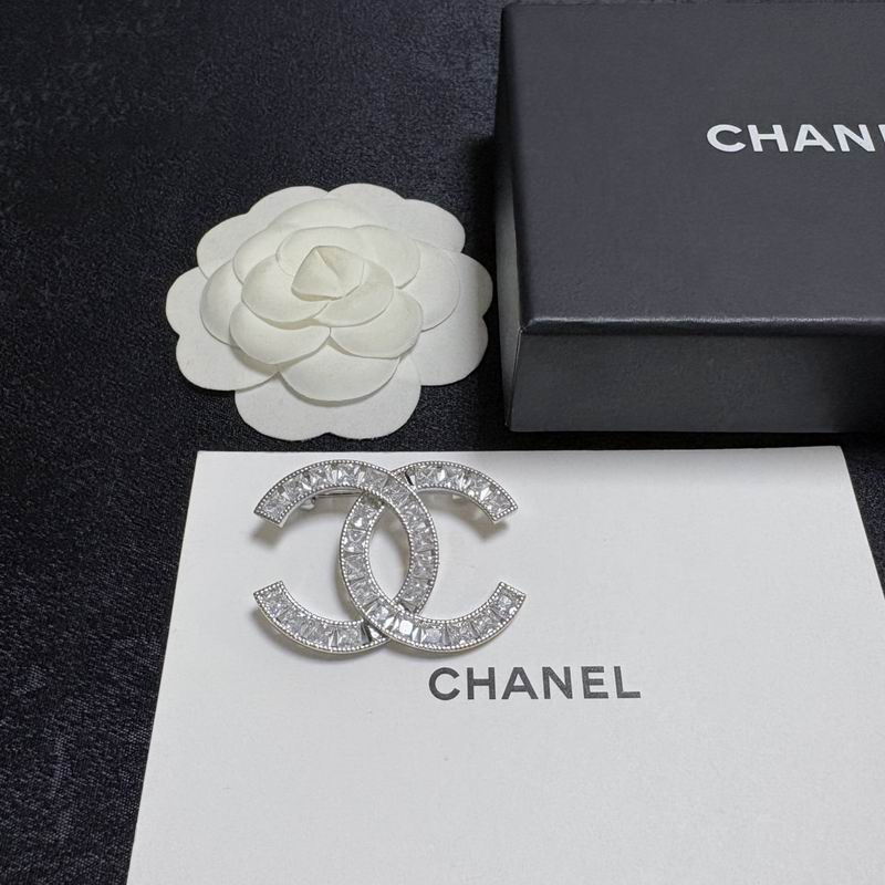 Chanel Brooch 11yxx204